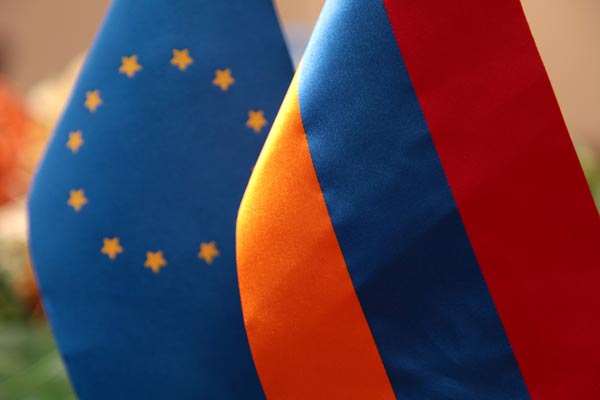 Armenia inicia conversaciones con la UE para aliviar restricciones de visado