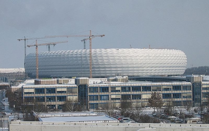 Der Postillon Fc Bayern Erweitert Allianz Arena Um Hochsicherheitszelle Mit Blick Aufs Spielfeld