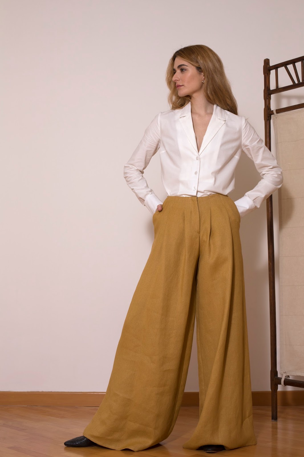 вечерние брюки женские. брюки палаццо на новогодний корпоратив. комбинезон нарядный женский вечерний. брюки палаццо лето 2022. длинные широкие брюки.