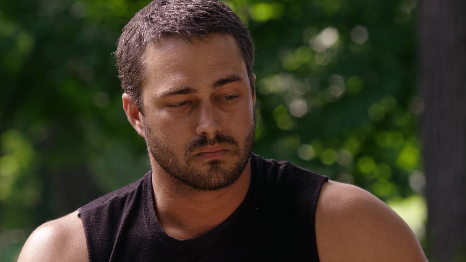 ausCAPS: Taylor Kinney in Chicago Fire 3-01 "Always" .