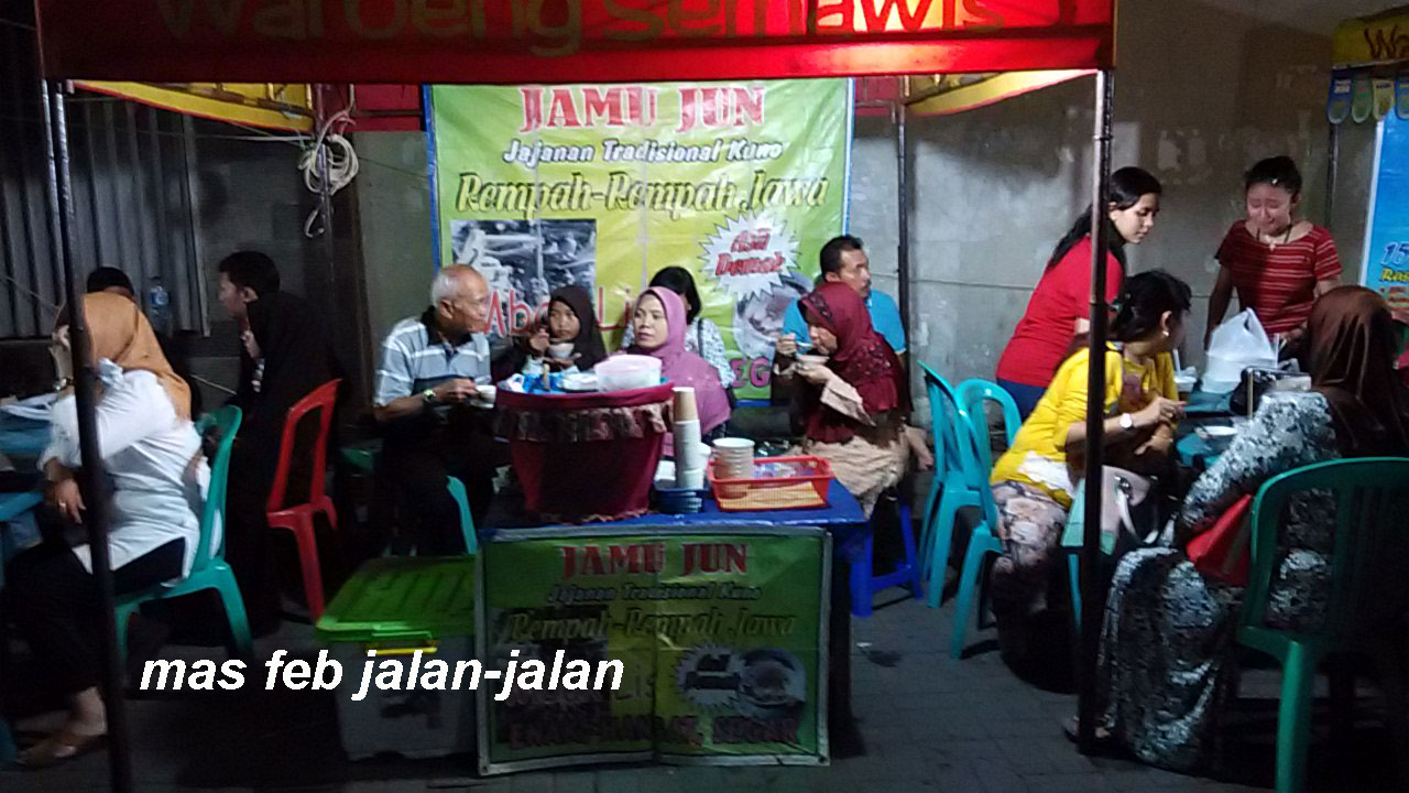 Jalan Jalan Malam Di Pasar Semawis Semarang