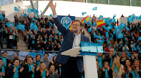 Fuente: http://www.rtve.es/alacarta/videos/telediario/elecciones-generales-20d-rajoy-no-dejemos-cantos-sirena-desvien-del-camino/3405941/ Espontáneo gesto de alegría