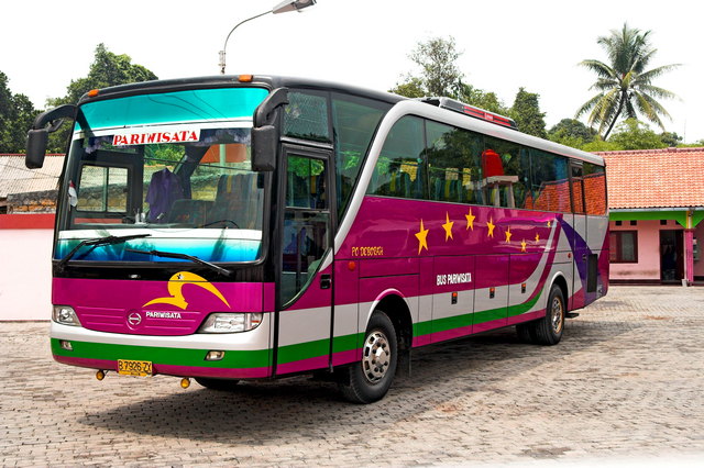 Deborah: Lebih dari Sekadar Bus Pariwisata, Sebuah Pengalaman Perjalanan yang Tak Terlupakan