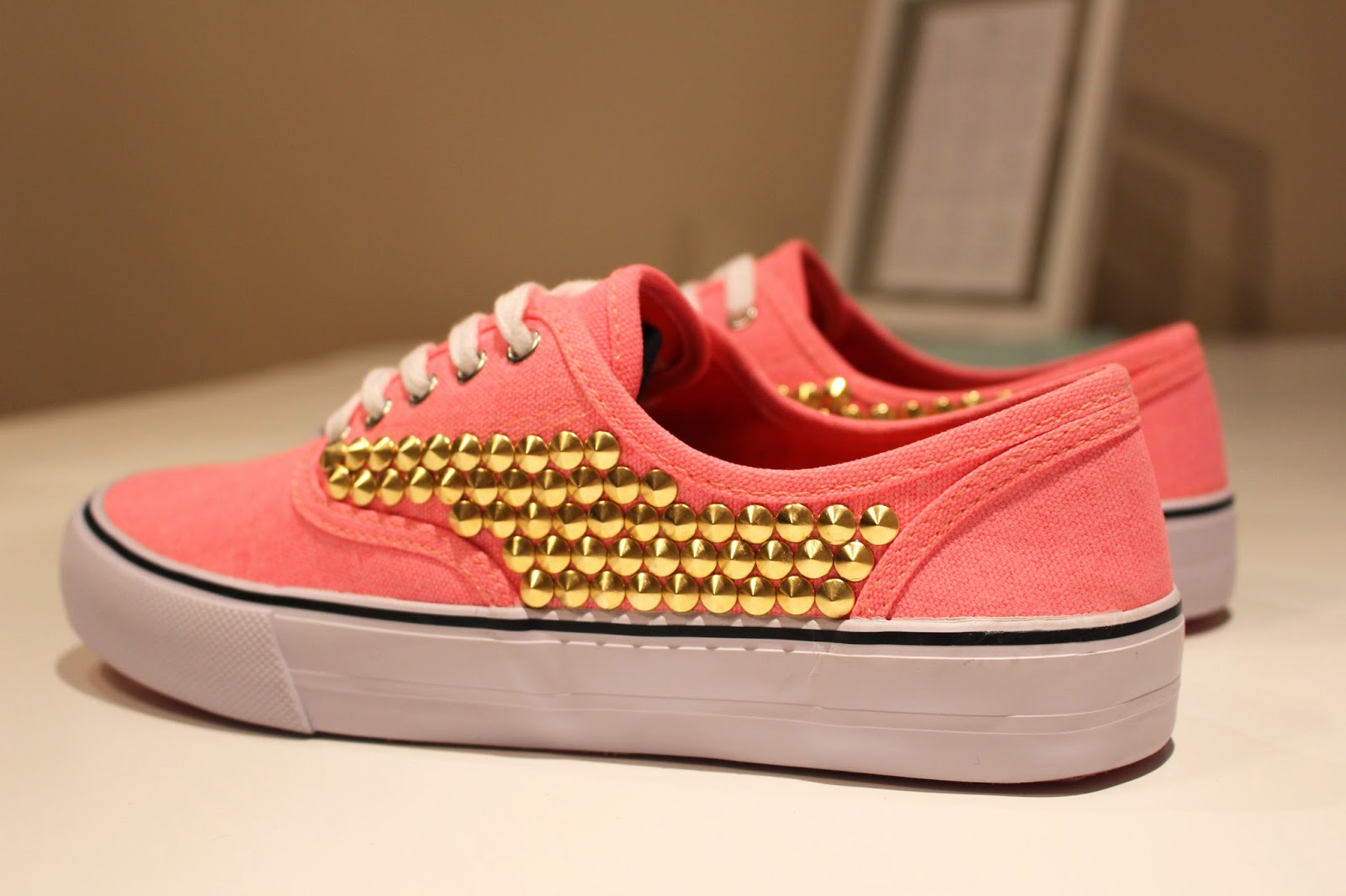 because I'm obsessed: DIY: Studded Sneakers