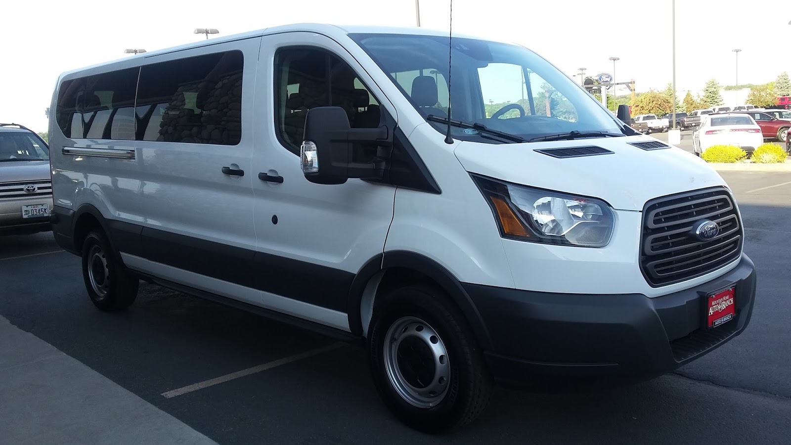 2016 ford 15 passenger van