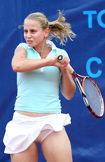 Famous Pict Jelena Dokic Hot View In Tennis Court