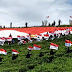 Bendera Merah Putih Raksasa Terbentang di Bukit Kemuning