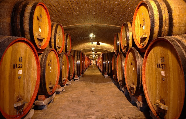 Sobre a Cantina Contucci em Montepulciano Sobre a Cantina Contucci em Montepulciano