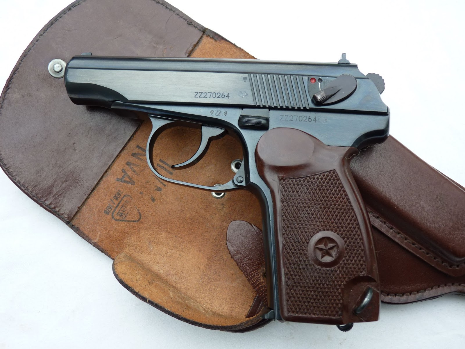 Pistolentaschne Makarov 9 mm Leder brraun Gestempelt mit: NVA Original MfNV oder MdI !