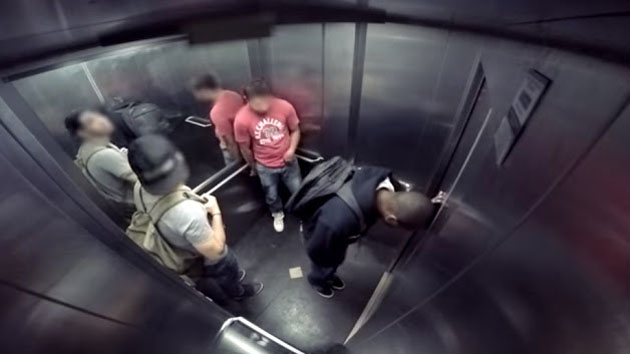 Video: Inilah Aksi Pengguna Lift Mengerjai Orang yang Kebelet Buang Air Besar Video: Inilah Aksi Pengguna Lift Mengerjai Orang yang Kebelet Buang Air Besar