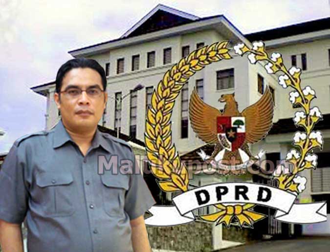 DPRD Maluku Ingatkan Pengusaha Tangkap Ikan Wajib Pasang Alat Komunikasi Ambon, Malukupost.com - DPRD Maluku mengingatkan para pengusaha penangkap ikan agar memenuhi kewajiban melengkapi kapal-kapalnya dengan peralatan komunikasi memadai agar mudah berkomunikasi ketika terjadi musibah di tengah laut. "Pengalaman pahit yang dirasakan nakhoda dan anak buah kapal (ABK) KM. Yora 03 menjadi contoh buruknya alat komunikasi yang tidak lengkap atau bahkan tidak ada sehingga mereka harus terkatung-katung di laut akibat mesinnya rusak," kata Wakil Ketua DPRD Maluku, Richard Rahakbauw, di Ambon, Minggu (17/9).