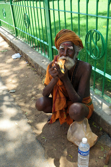 beggar at mammallapuram