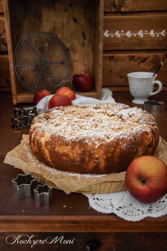 Apfel Mandel Kuchen mit Lebkuchenstreuseln