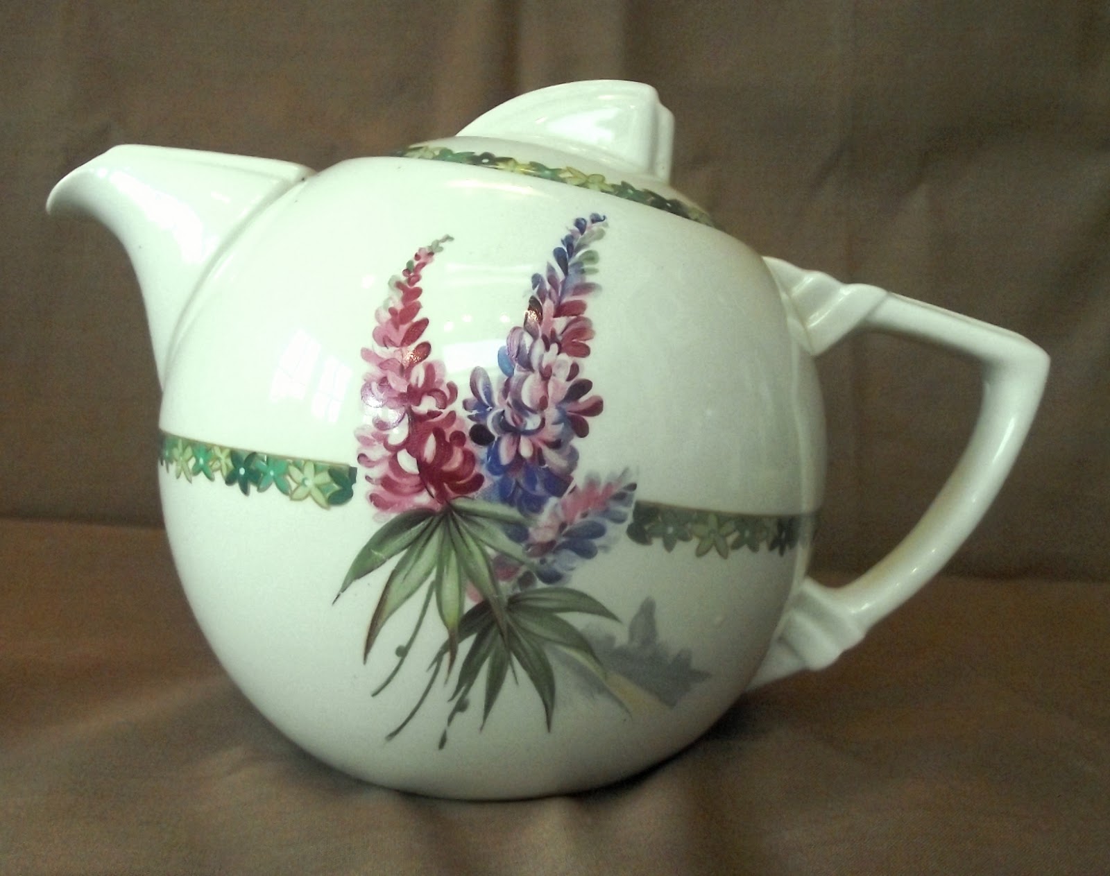 Lizzie Lenard Vintage Sewing Art Deco Teapot