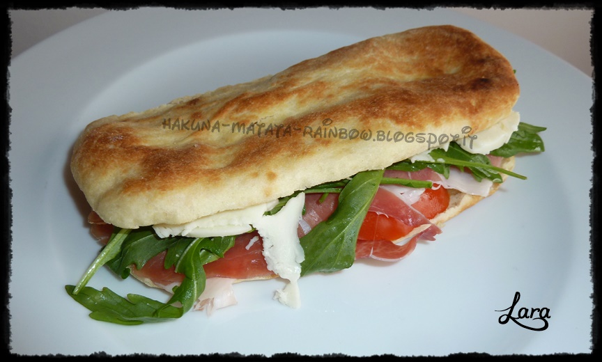 http://cucinaconlara.blogspot.it/2014/04/panuozzo-panino-di-pizza.html