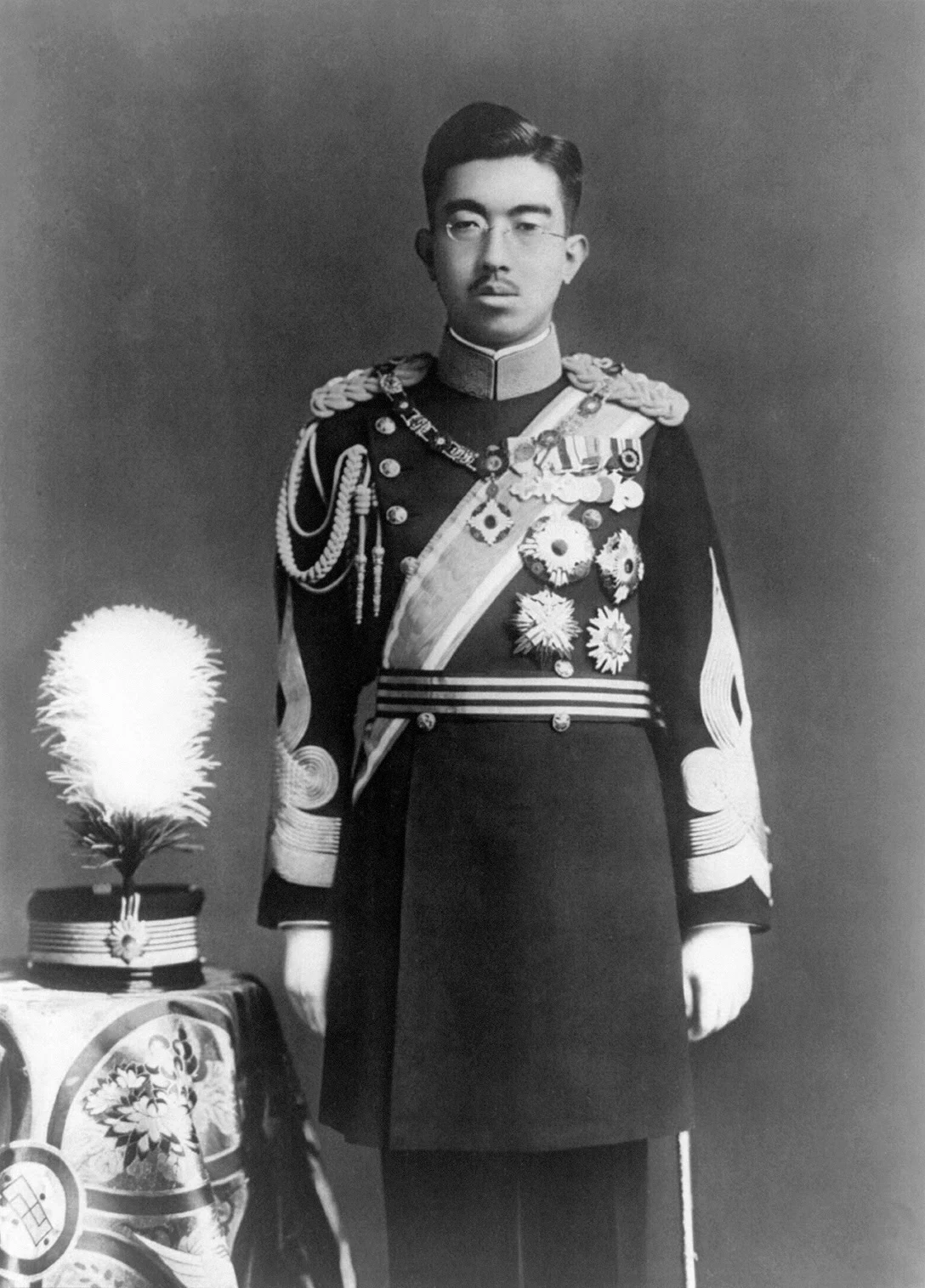 正装姿の昭和天皇