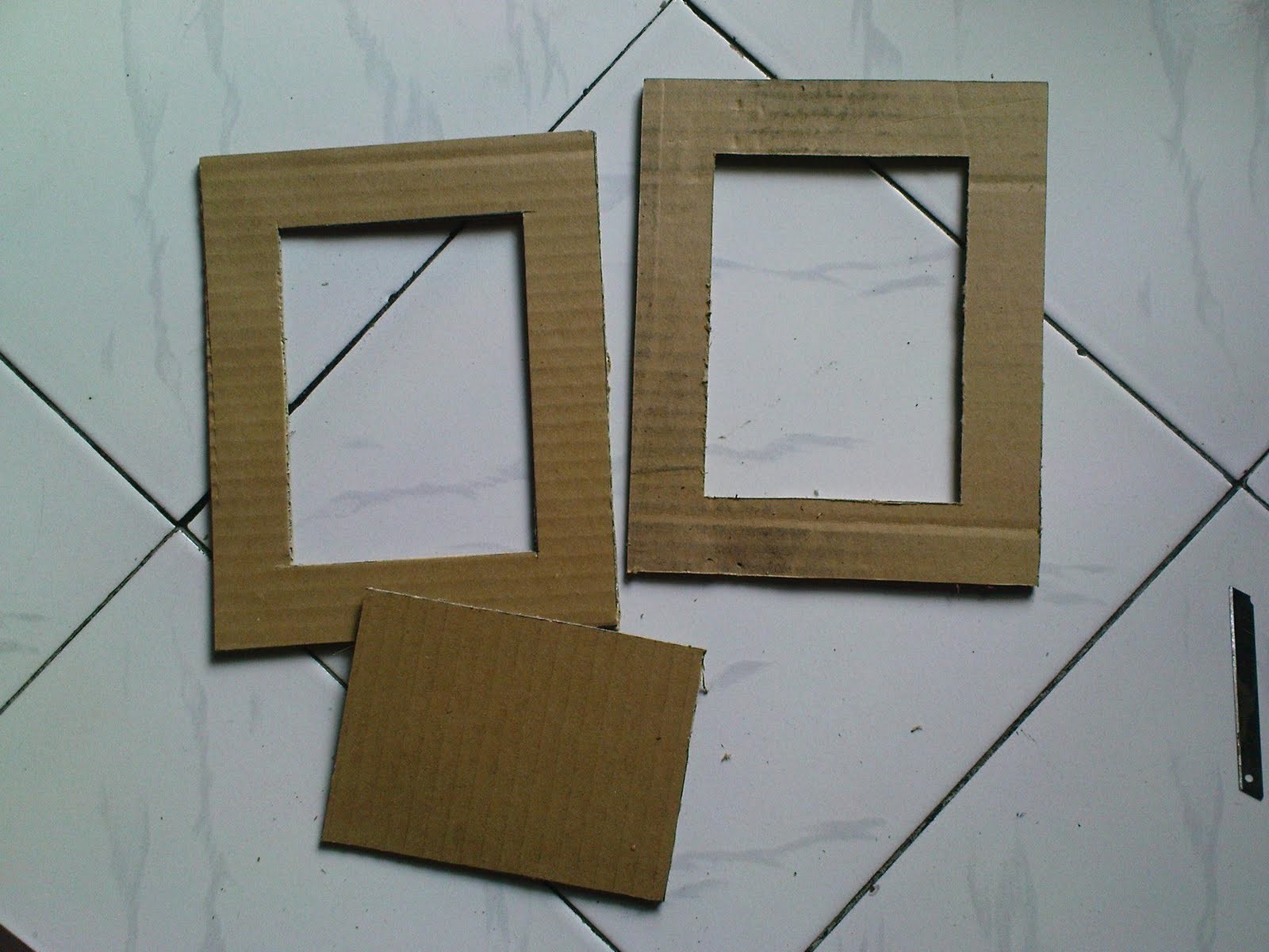 kerajinan barang bekas dari kardus 1