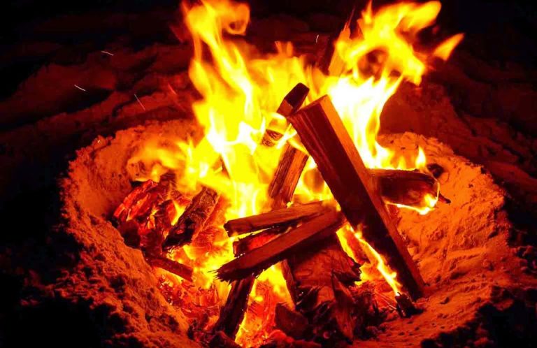 Depois da Guerra de espadas próximo passo será acabar com fogueiras de São João? Depois da Guerra de espadas próximo passo será acabar com fogueiras de São João?