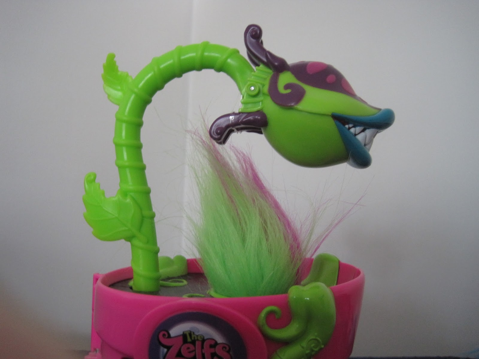 Toy Box Nebula The Zelfs Debut Medium Dolls and Venus Flytrap Spin