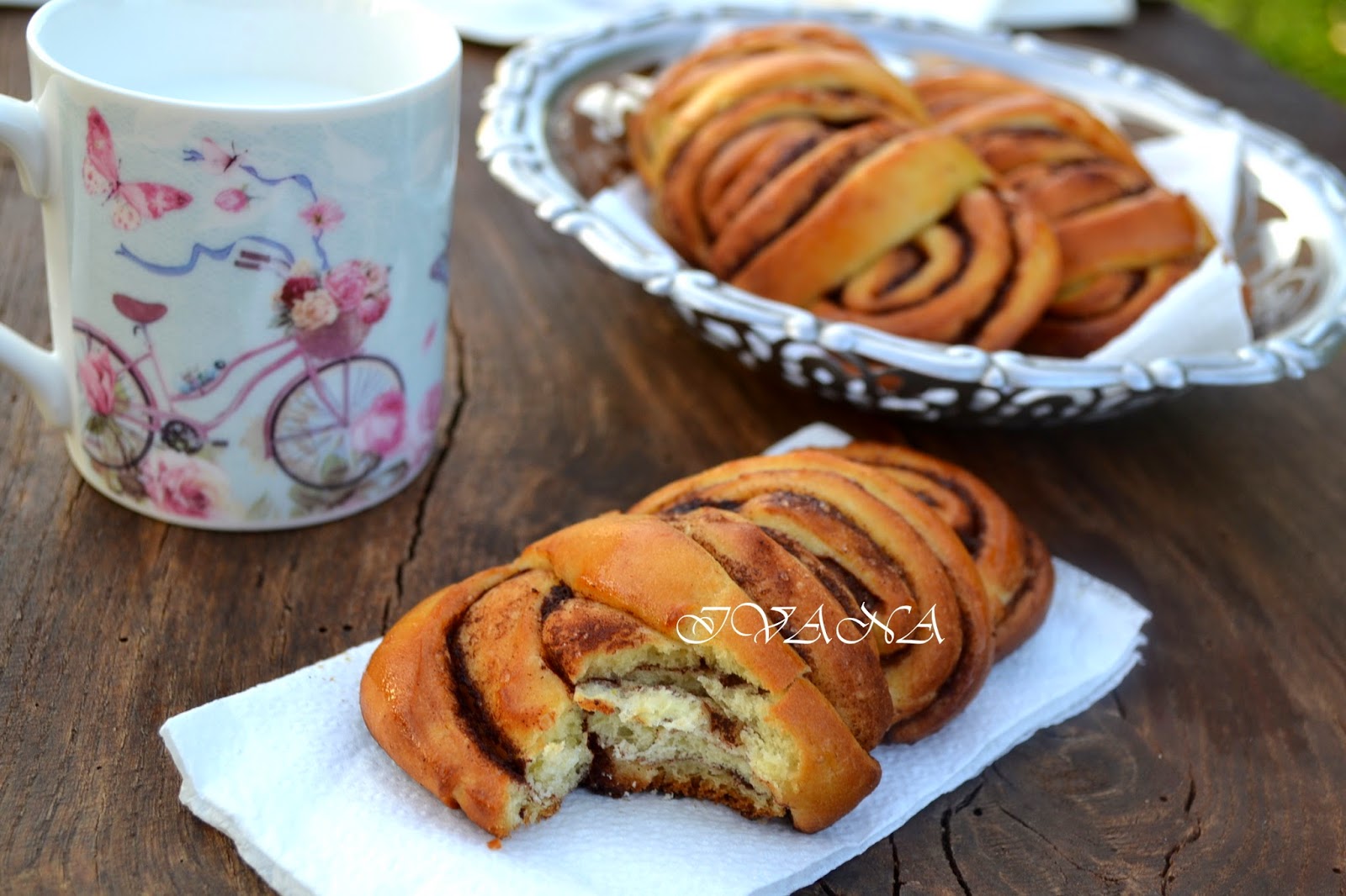 Бриошь (в косе из пяти жгутов)