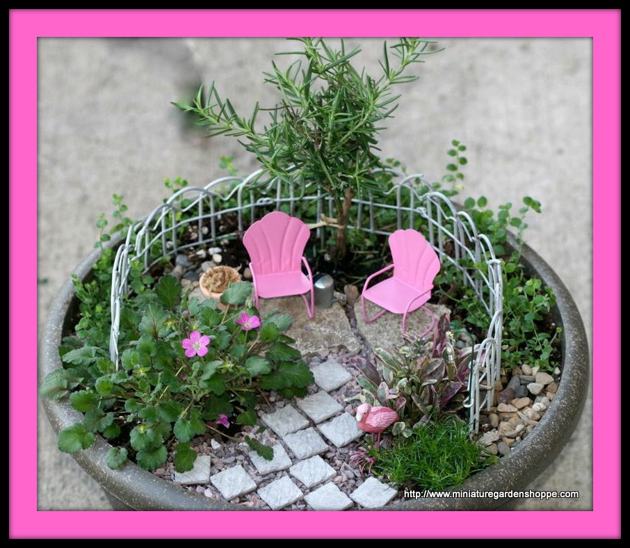 DOLLHOUSE MINIATURE PLANTER STAND FILLED W/PINK FLOWERS & GREENERY