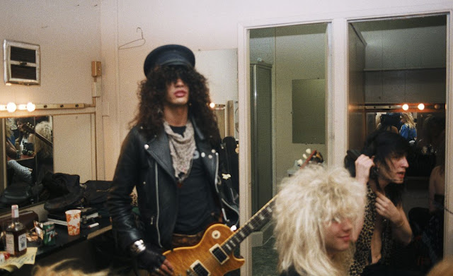 Fotografías en el Backstage de míticas bandas de Rock y Metal durante los 80