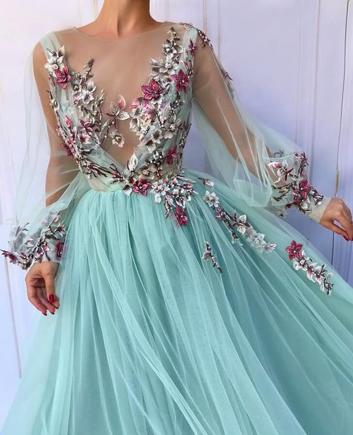 A Designer Makes Gorgeous Dresses Any Woman Would Fall For A Designer Makes Gorgeous Dresses Any Woman Would Fall For
