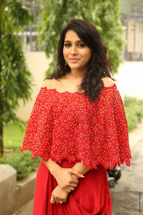 Rashmi Gautam at Next Nuvve Movie Trailer Launch