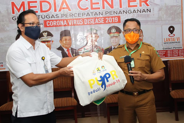 Kasrul Selang Terima Bantuan APD dan Masker dari Balai Wilayah Sungai (BWS) Maluku Kasrul Selang Terima Bantuan APD dan Masker dari Balai Wilayah Sungai (BWS) Maluku