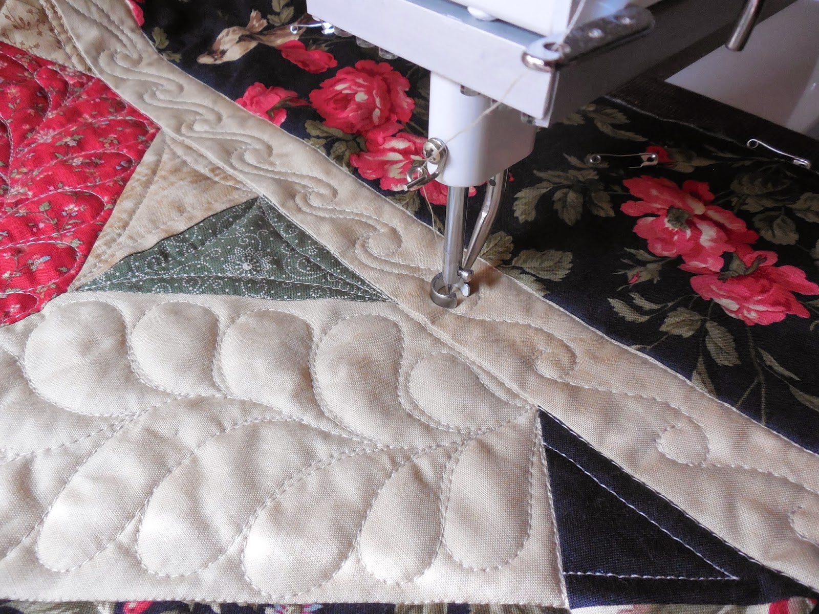 Tanderwen Quilts: Carrie's Little Red Quilt
