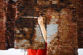 red-hong-yi-layers-20000-teabags-teh-tarik-man-designboom-12