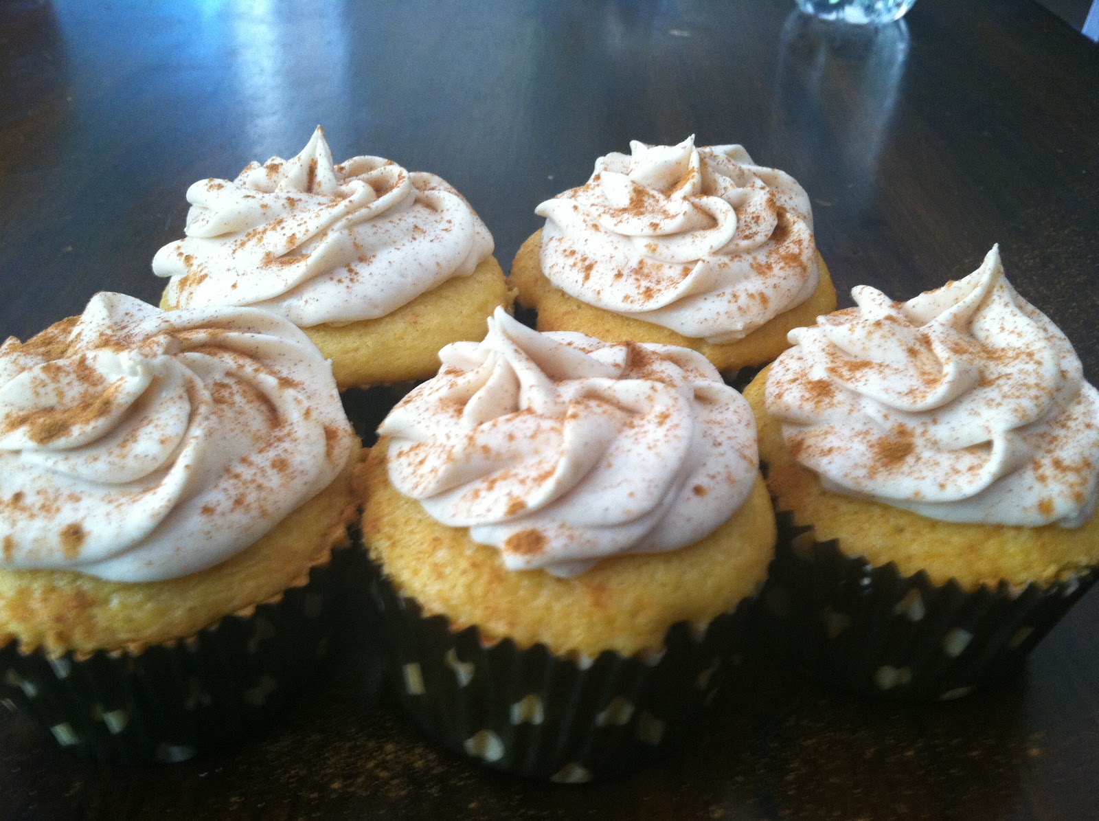 Real Housewife of Las Vegas Oatmeal Creme Pie Cupcakes