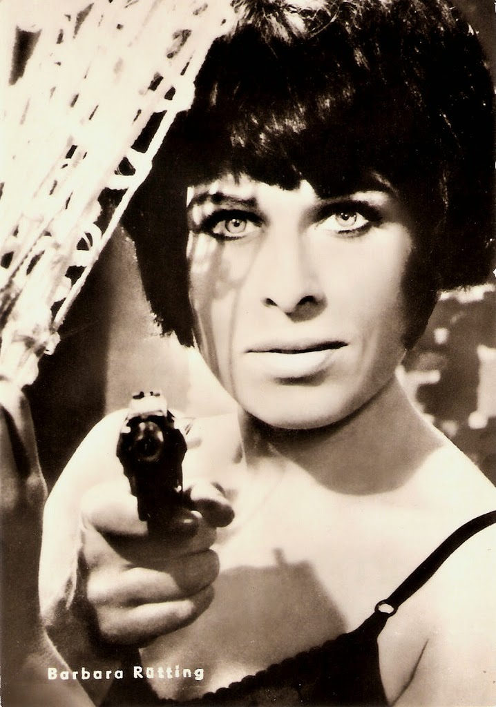 30 Interesting Vintage Photographs of Women Posing With Their Guns