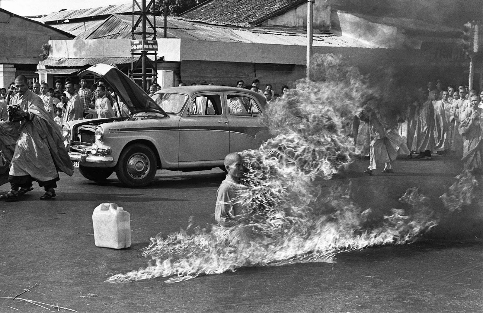 11 Juni dalam Sejarah : Friday, January 29, 2016 Aksi Bakar Diri Biarawan Buddha di Saigon