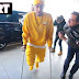 De muletas, Neymar deixa Barcelona após exames em lesão no pé direito