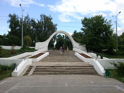 Казанский парк Черное озеро, арка влюбленных