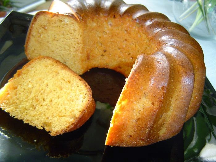 маффины. ввнильный капкейк с кремомчиз. приготовление капкейков. ванильные капкейки. кекс на сливках.