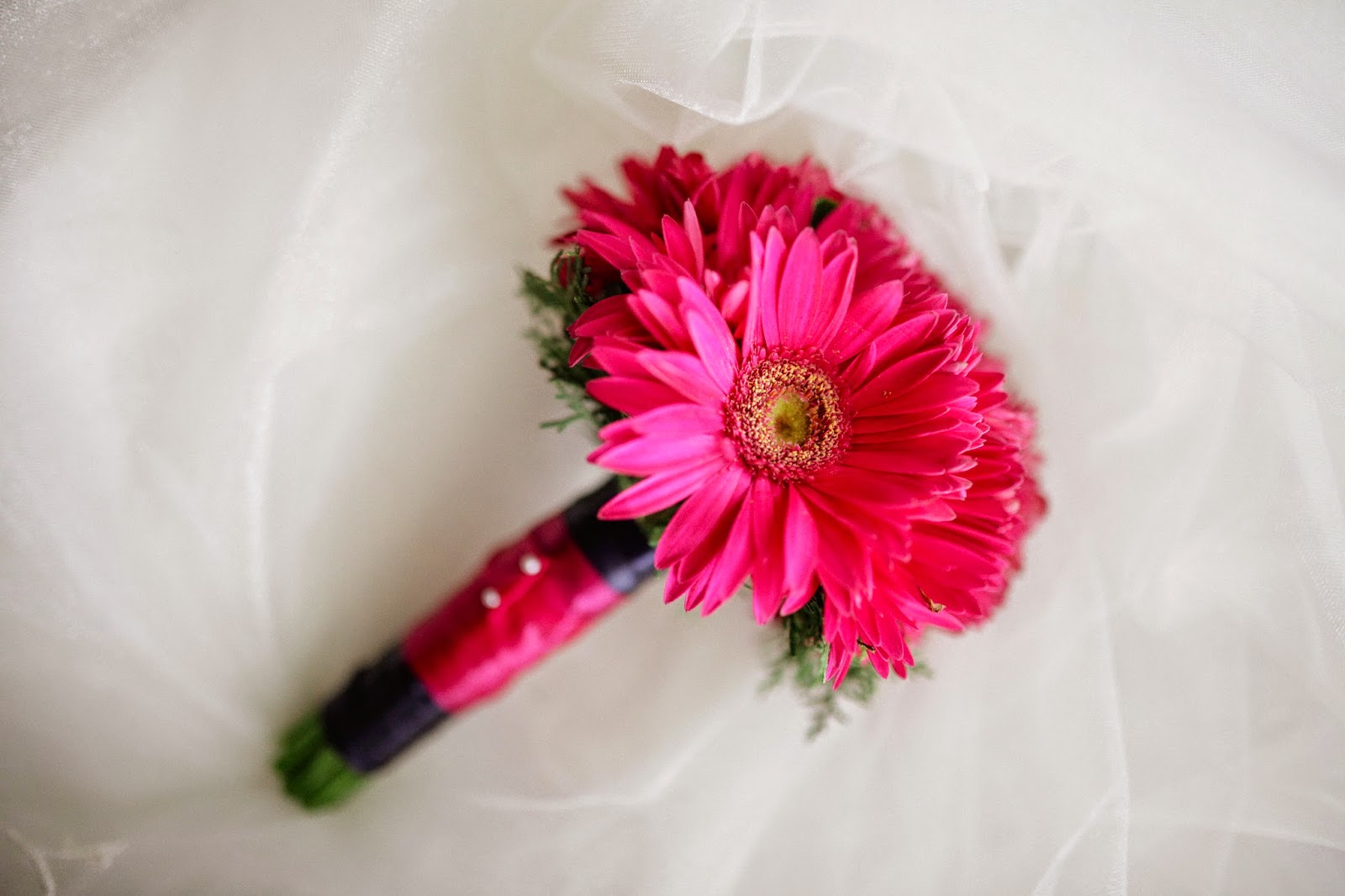 wedding bouquet pink daisies