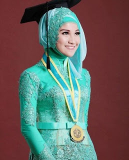 Kebaya Modern Muslim Untuk Wisuda Favorit Mahasiswi Kebaya Modern Muslim Untuk Wisuda Favorit Mahasiswi