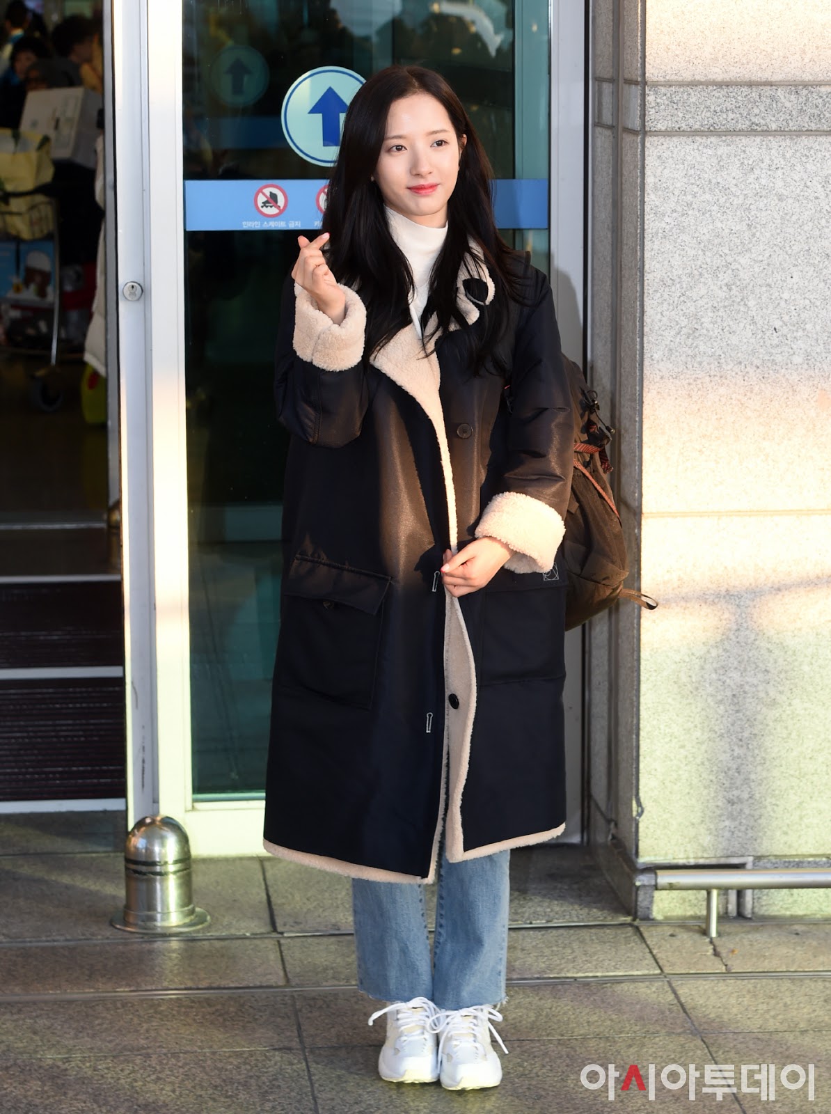 정법촬영.. 인천공항 출국하는 우주소녀 보나.jpg | 인스티즈