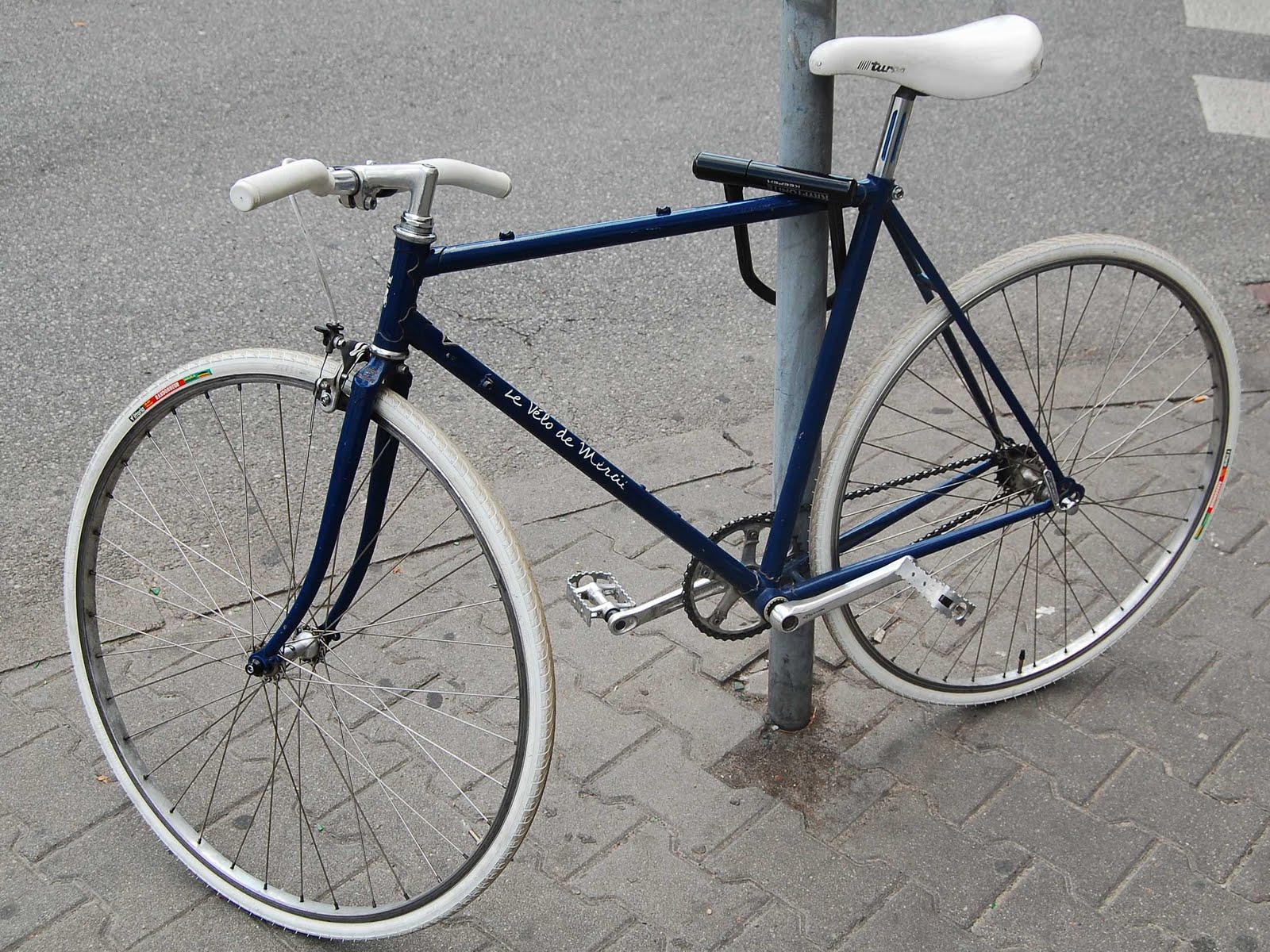 http://4.bp.blogspot.com/-7NKOw-WwFJQ/TgDv_okrsfI/AAAAAAAAHzw/q6ECI2sV8GE/s1600/Fixie%2B1.jpg