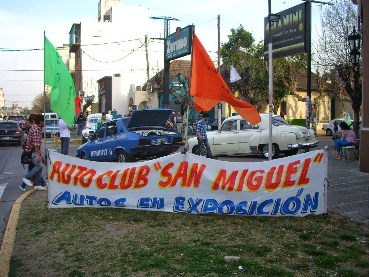 How to get to Club Atlético San Miguel (CASM) in General Sarmiento by  Colectivo or Train?