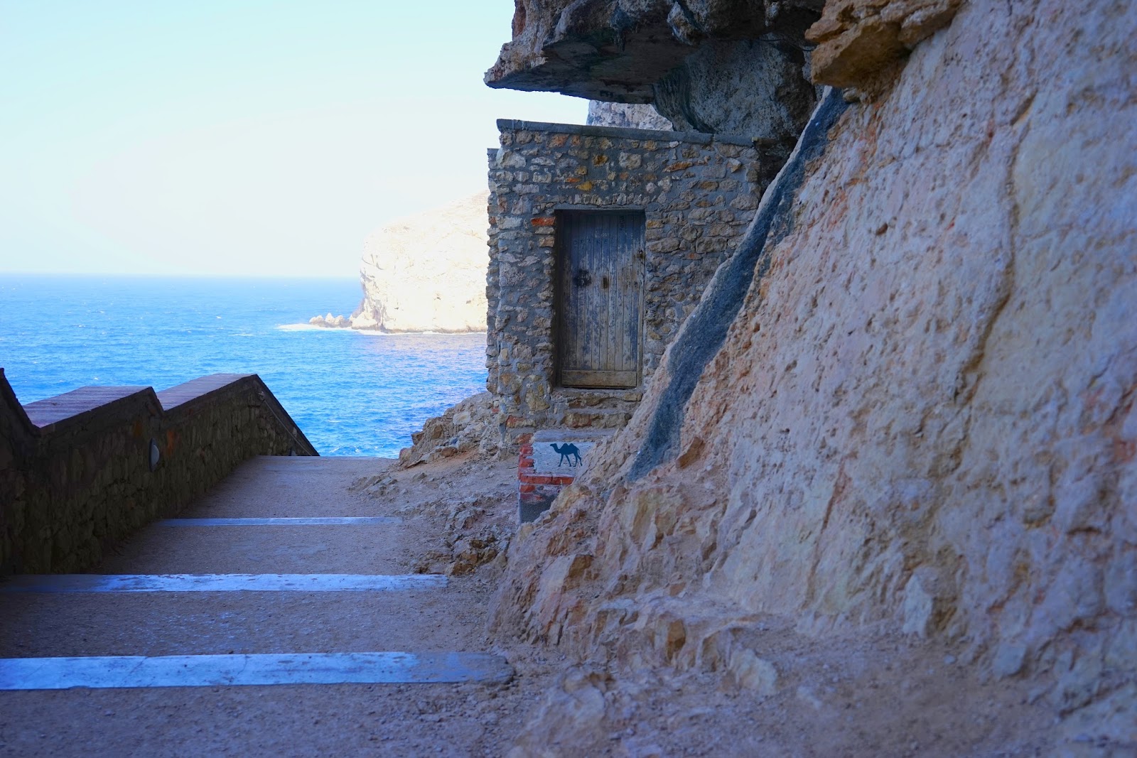 Le Chameau Bleu - Blog Voyage Sardaigne - Cabanon sur le chemin Grotto di nettuno Grotte de Neptune Sardaigne Le Chameau Bleu - Blog Voyage Sardaigne - Cabanon sur le chemin Grotto di nettuno Grotte de Neptune Sardaigne