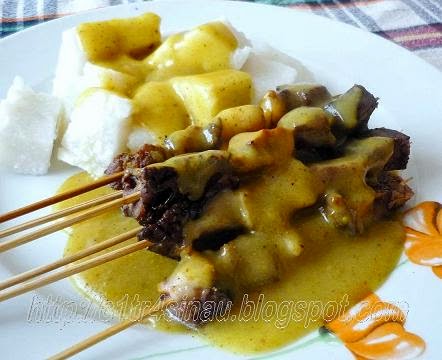 SATE PADANG / PADANG STYLE SATAY | Çitra's Home Diary. #Indonesiancuisine #indonesisch #indonesianfoodrecipe #indonesiansatay #satayrecipe #satepadang #resepsatepadang #beeftongue #cookoffal