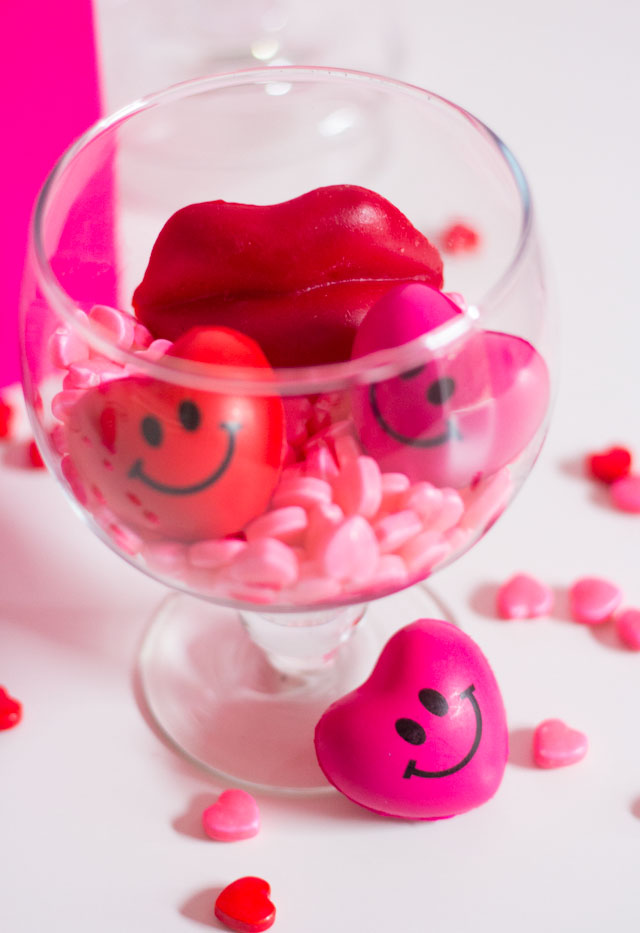 Love these Valentine's Day candy filled jars! Love these Valentine's Day candy filled jars!