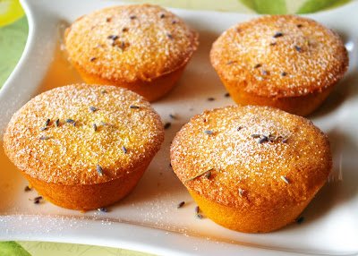 kukurydziane muffinki bezglutenowe cytrynowe muffinki z polenty, muffinki cytrynowo-lawendowe