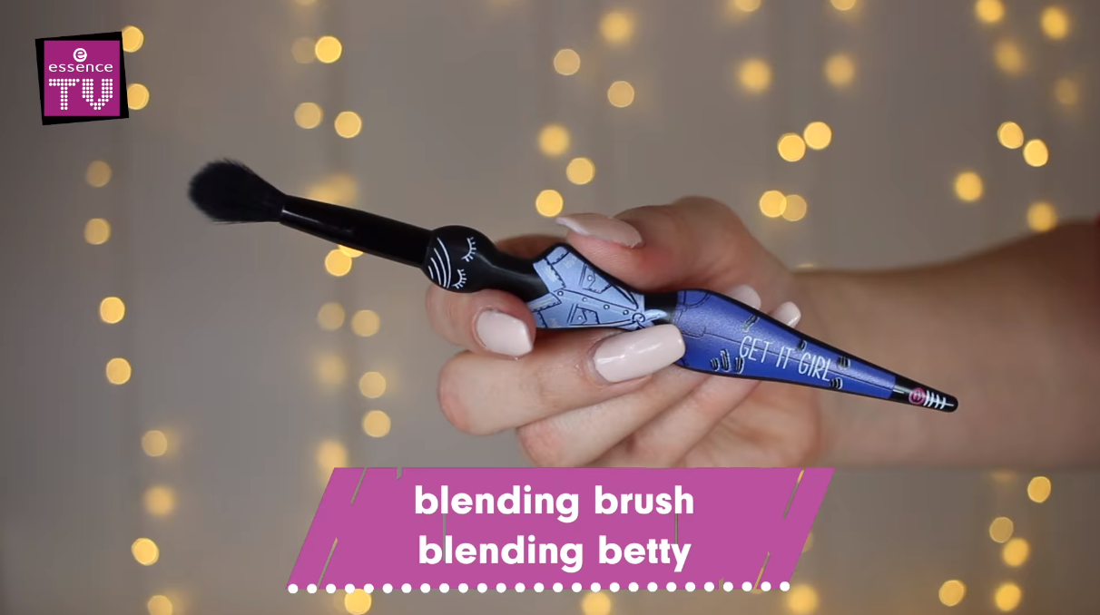essence-girl-squad-blending-brush