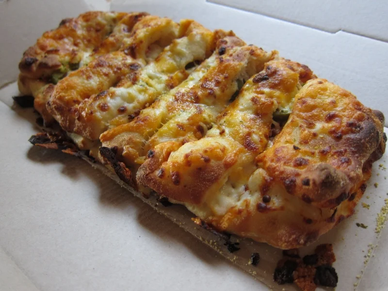 Review Domino's Bacon and Jalapeno Stuffed Cheesy Bread Brand Eating