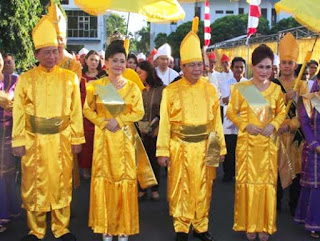 Pakaian Adat Sulawesi Utara Gambar Pakaian Adat Sulawesi Utara