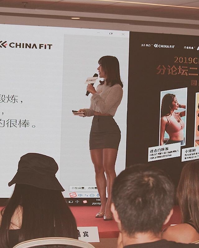 눈을 뗄 수 없는 여강사님 - 디쁠